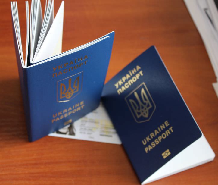 Чи дозволять в Україні подвійне громадянство? Юристи International Expert розповіли про можливі наслідки для мігрантів