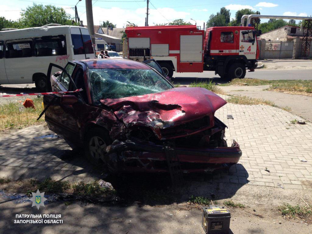 Две смертельные аварии в Запорожье: двое погибших, восемь раненых