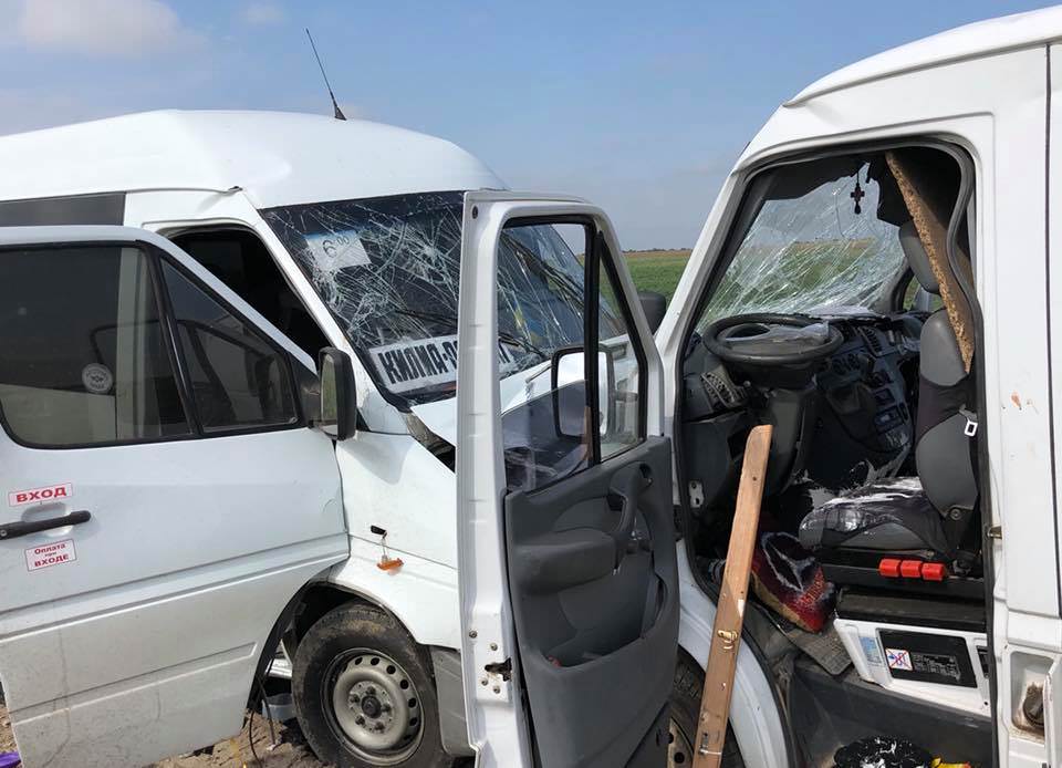 На Одещині зіткнулась пасажирський та вантажний мікроавтобус: є загиблі та поранені