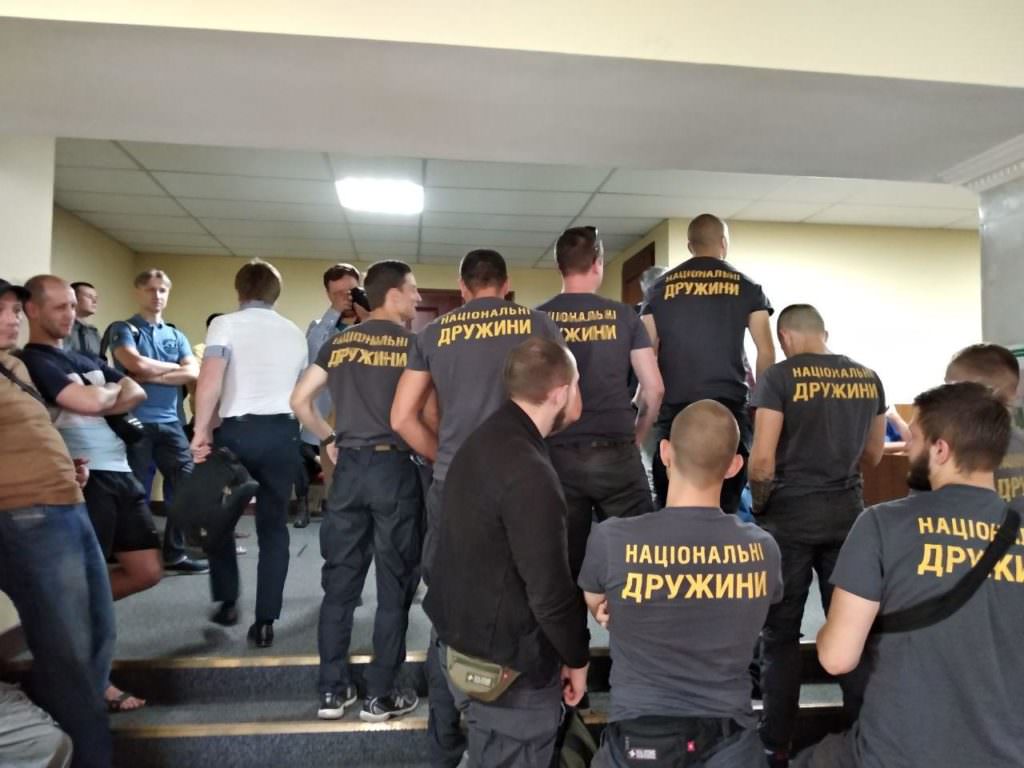 Сесію Київради зірвали представники Нацдружини, вимагають створення музею на Поштовій площі