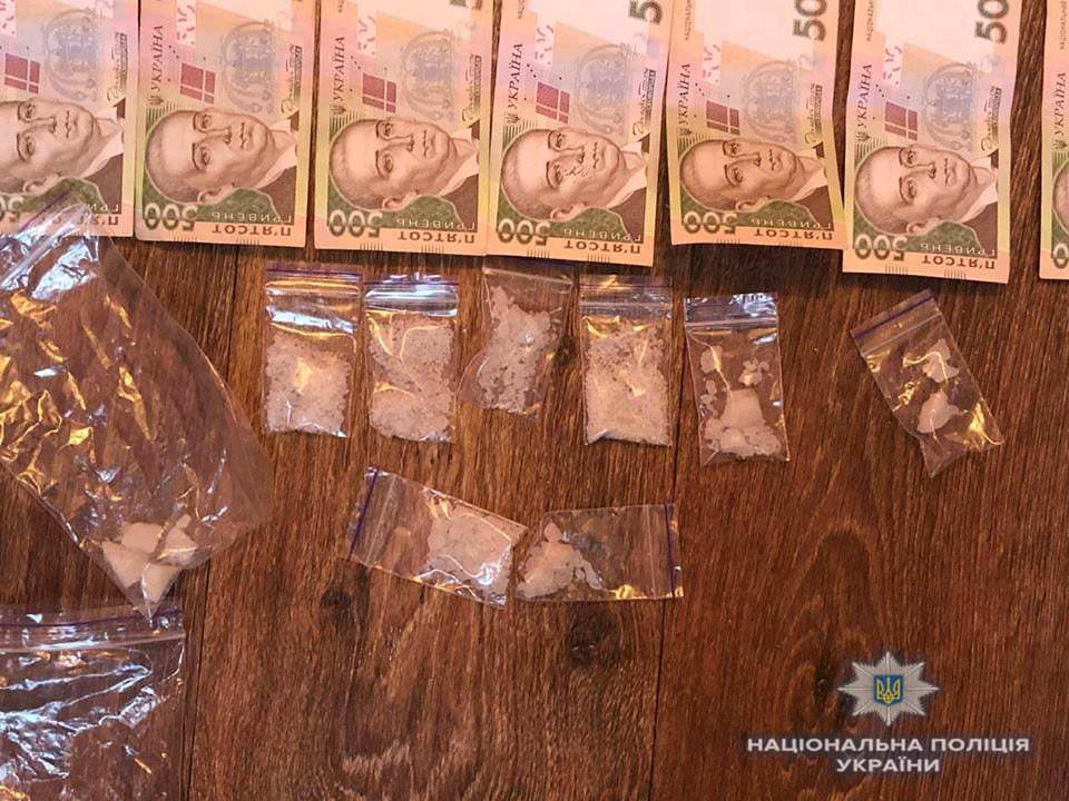 Поліція Київщини затримала наркодилерів: вилучено метадону на понад мільйон гривень