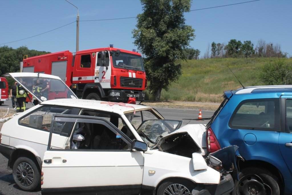 ДТП в Запорожье: погибли двое взрослых, трое детей получили травмы