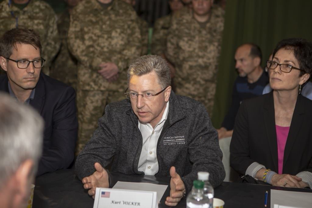 Я переконався на власні очі, що на сході України йде війна у гарячій фазі — Волкер