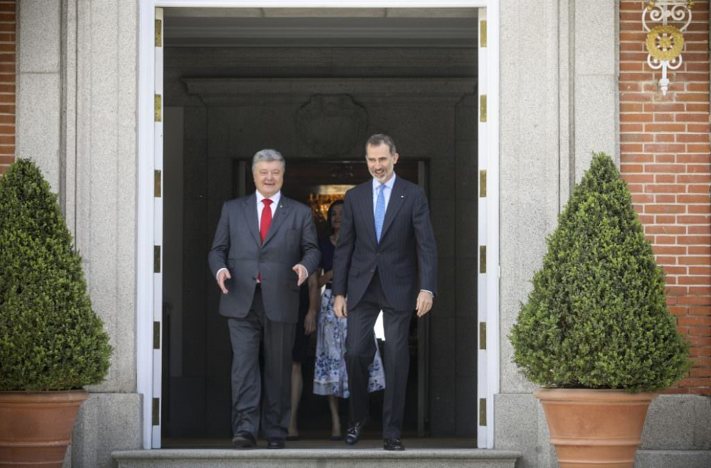 Порошенко обговорив з королем Іспанії звільнення українських політв’язнів та деокупацію Криму і Донбасу
