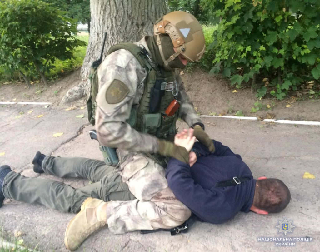 Катували людей і вчинили замах на життя поліцейського: на Житомирщині затримали небезпечних злочинців