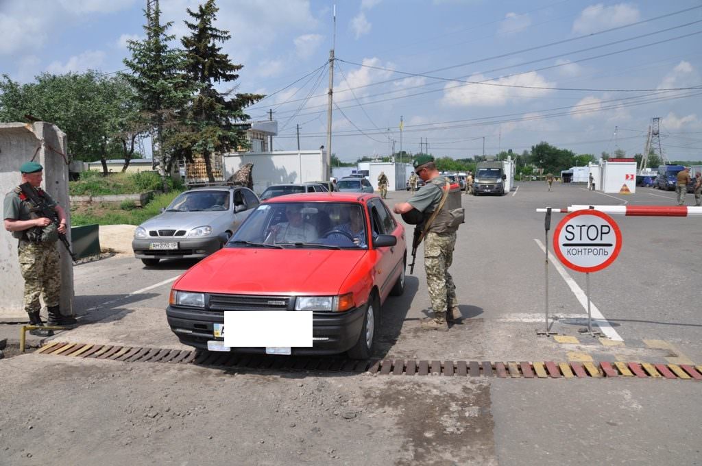 На Донетчине женщина намеренно направила автомобиль на пограничника