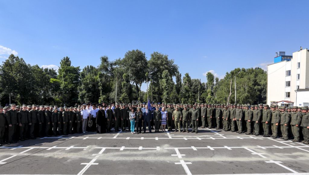 За чотири роки практично з нуля в Україні створили одну із найкращих армій Європи – Порошенко