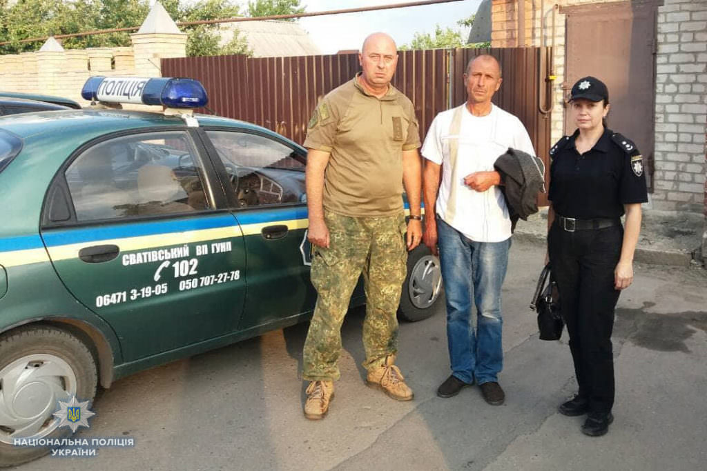 Приковував до ліжка ланцюгом та бив: поліція затримала чоловіка, який знущався над 10-річним хлопчиком