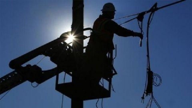 Повалені дерева та пошкоджені дахи: в Україні знеструмлено 143 населених пунктів