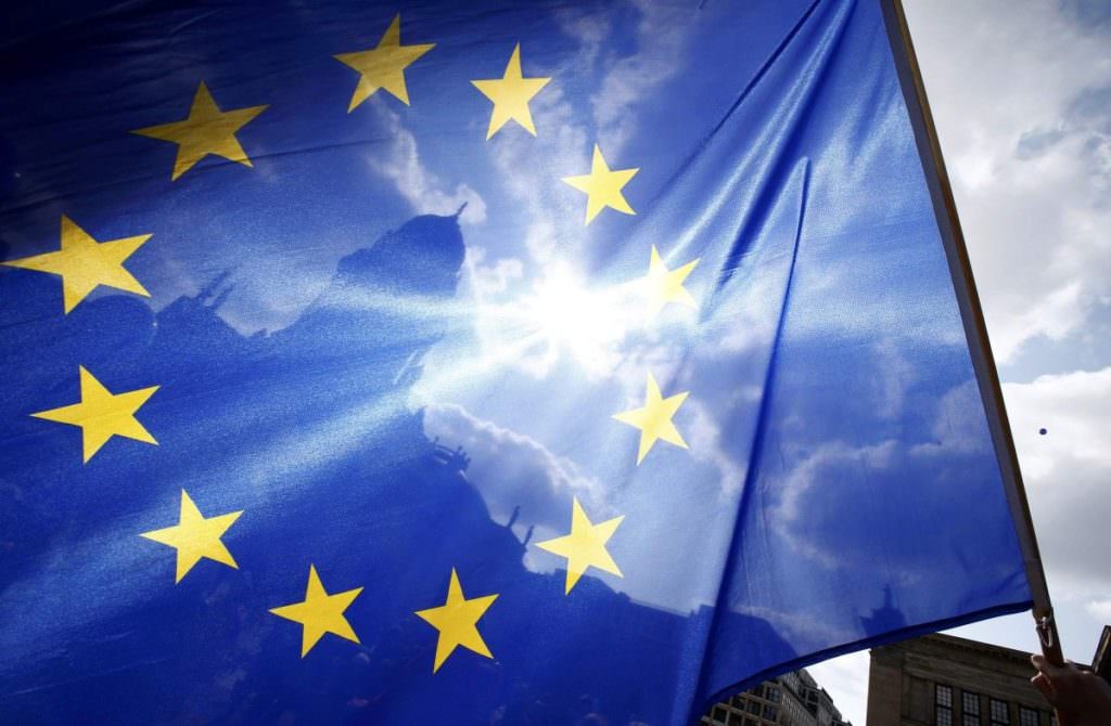 7 євро за в’їзд у Шенгенську зону: Європарламент затвердив нові правила безвізу