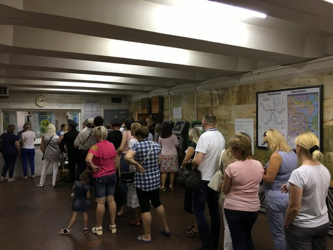 Колапс у столичному метро: на всіх станціях величезні черги через подорожчання проїзду