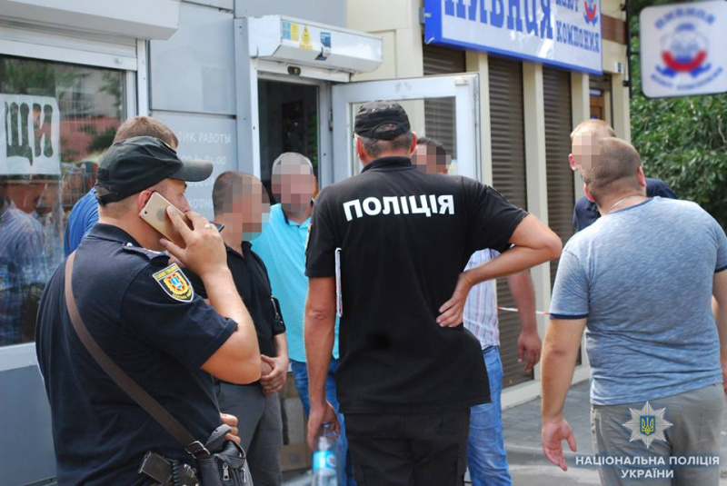 В Одессе водитель открыл стрельбу из-за арбузов и дынь, есть раненые.