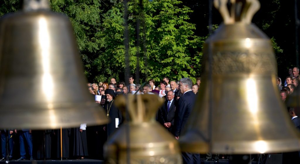 Влада не дозволить іншим державам втручатися у справи Української Церкви – Порошенко