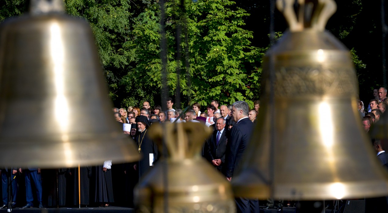 Влада не дозволить іншим державам втручатися у справи Української Церкви - Порошенко