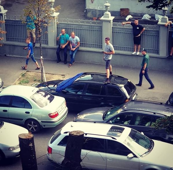 Перша кров на акції “євробляхарів” у центрі Києва: протестувальника збив джип нардепа