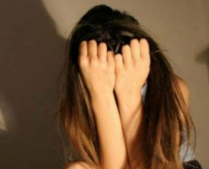 У Британії священик зґвалтував неповнолітню, яка прийшла за захистом від вчителя-ґвалтівника