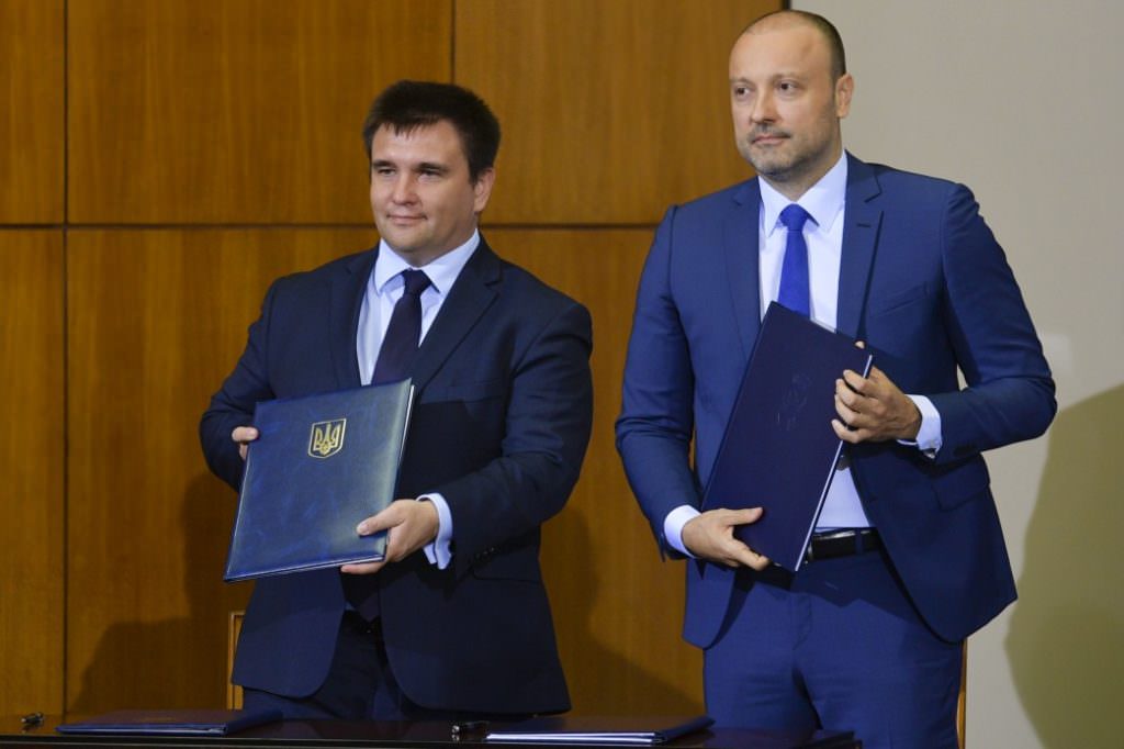 Украина и Сербия увеличат срок безвизового пребывания граждан в странах с 30 до 90 дней в течение 180 дней