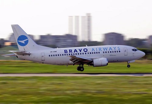Не подобається – літайте на мітлі: пасажирка про затримки авіарейсів “Bravo Airways”