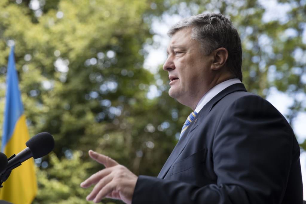 Порошенко поблагодарил украинскую общину в Польше за чествование памяти жертв 1944