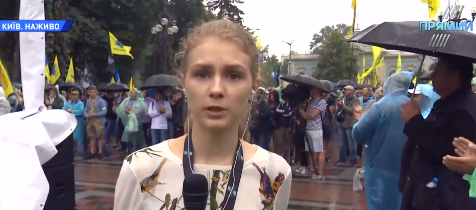 “Євробляхери” запалили під Радою димові шашки та висловили вимоги до влади: усі подробиці