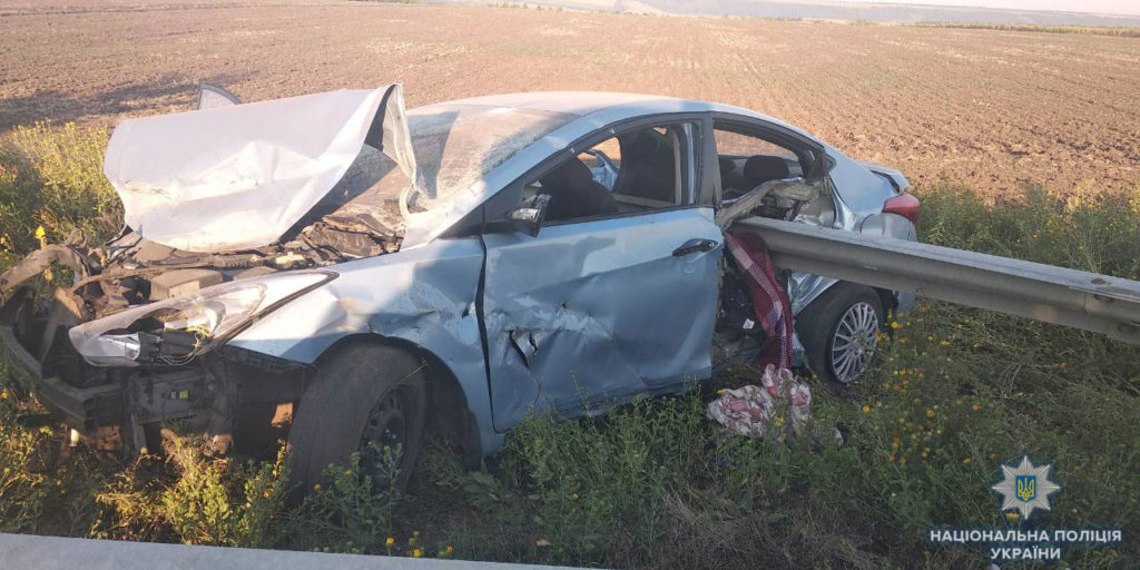 Смертельне ДТП на Одещині: водій намагалася об’їхати собаку та влетіла у відбійник