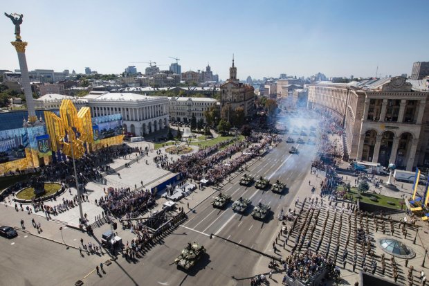 250 одиниць техніки, військова авіація та могутні воїни: наймасштабніший парад до Дня Незалежності у фоторепортажі