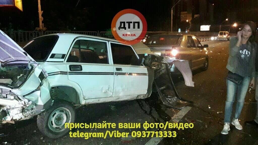 В Киеве произошло масштабное ДТП с участием четырех авто: первые подробности и фото