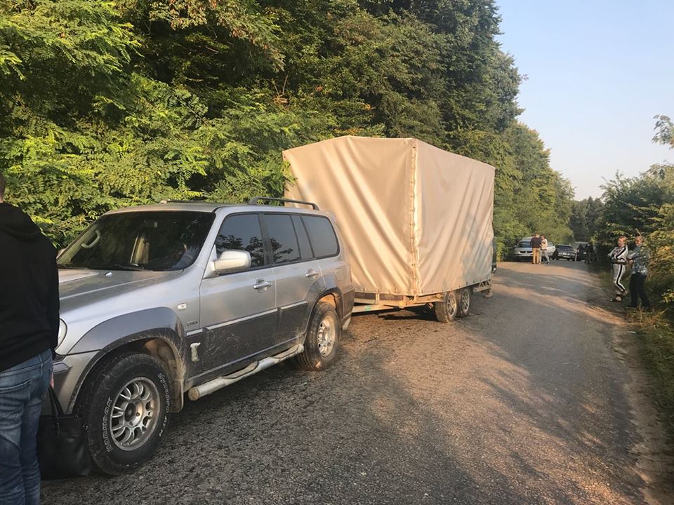На Львівщині прикордонники затримали контрабандистів з літальним апаратом