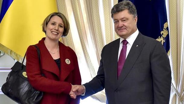 Британские дипломаты поздравили Украину с Днем Независимости, станцевав гопак