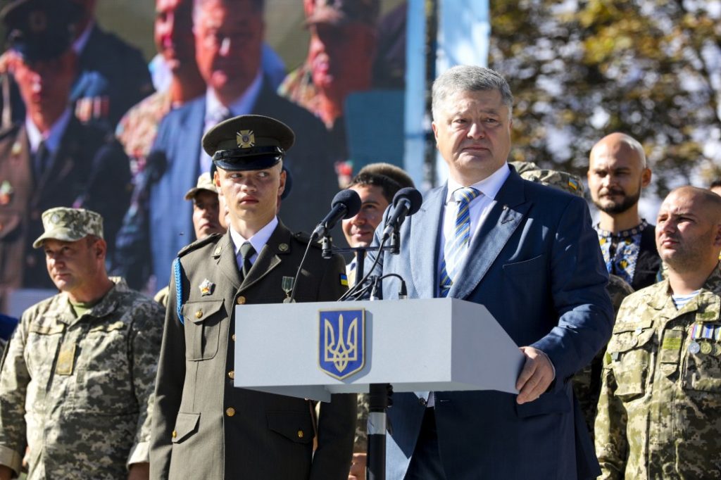 Порошенко вибачився за обіцянку швидкого завершення АТО