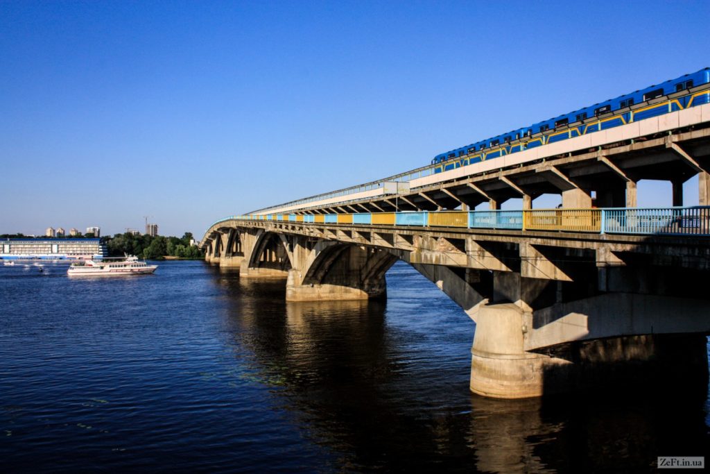 Міст Метро у Києві може впасти у будь-який момент – проектувальник
