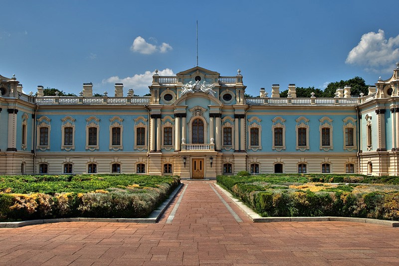 У Маріїнському палаці проходить урочистий закритий прийом за участі президента: ексклюзивні фото “Прямого”
