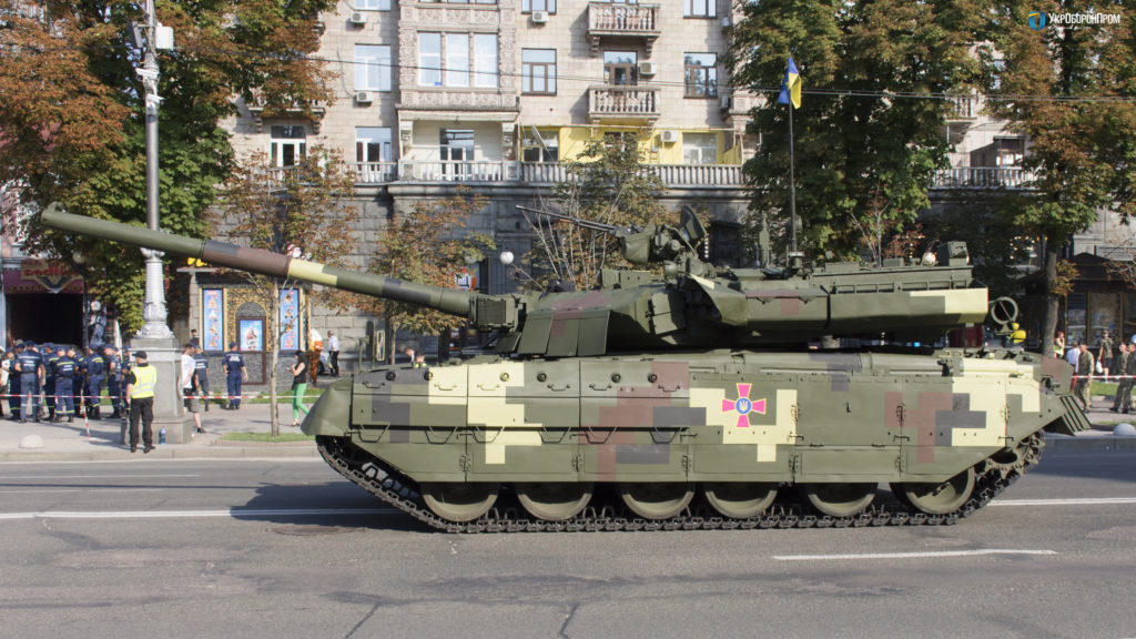 За секунди визначають позиції противника: на параді покажуть новітні системи української артилерії
