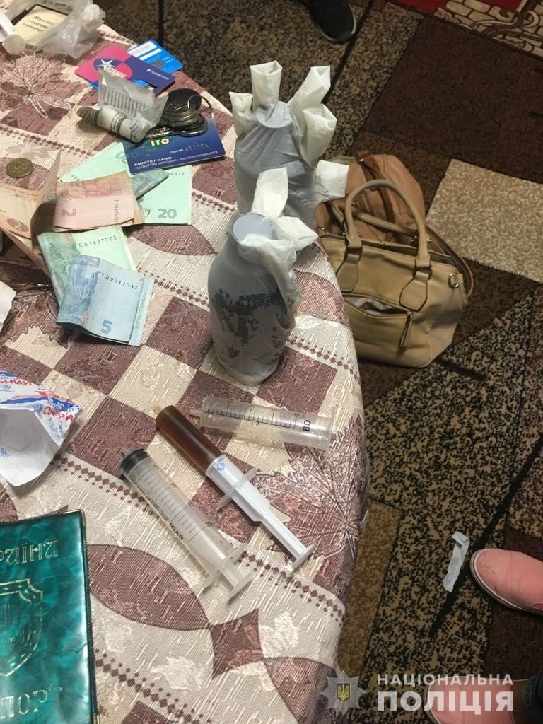 На Миколаївщині поліцейські викрили подружжя-наркоділків, у яких виявили наркотиків на півмільйона гривень