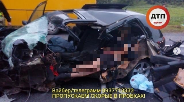 Вилетів на зустрічну: з’явились моторошні фото смертельної ДТП на Івано-Франківщині