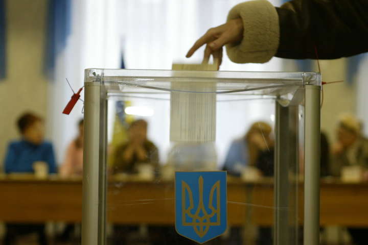 Фаворитами президентских выборов являются Порошенко и Тимошенко — исследование КМИС, СОЦИС и Центра Разумкова