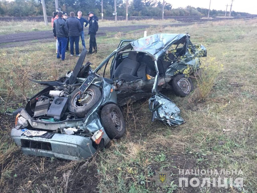 Моторошна ДТП на Миколаївщині: потяг переїхав легковик, двоє загиблих