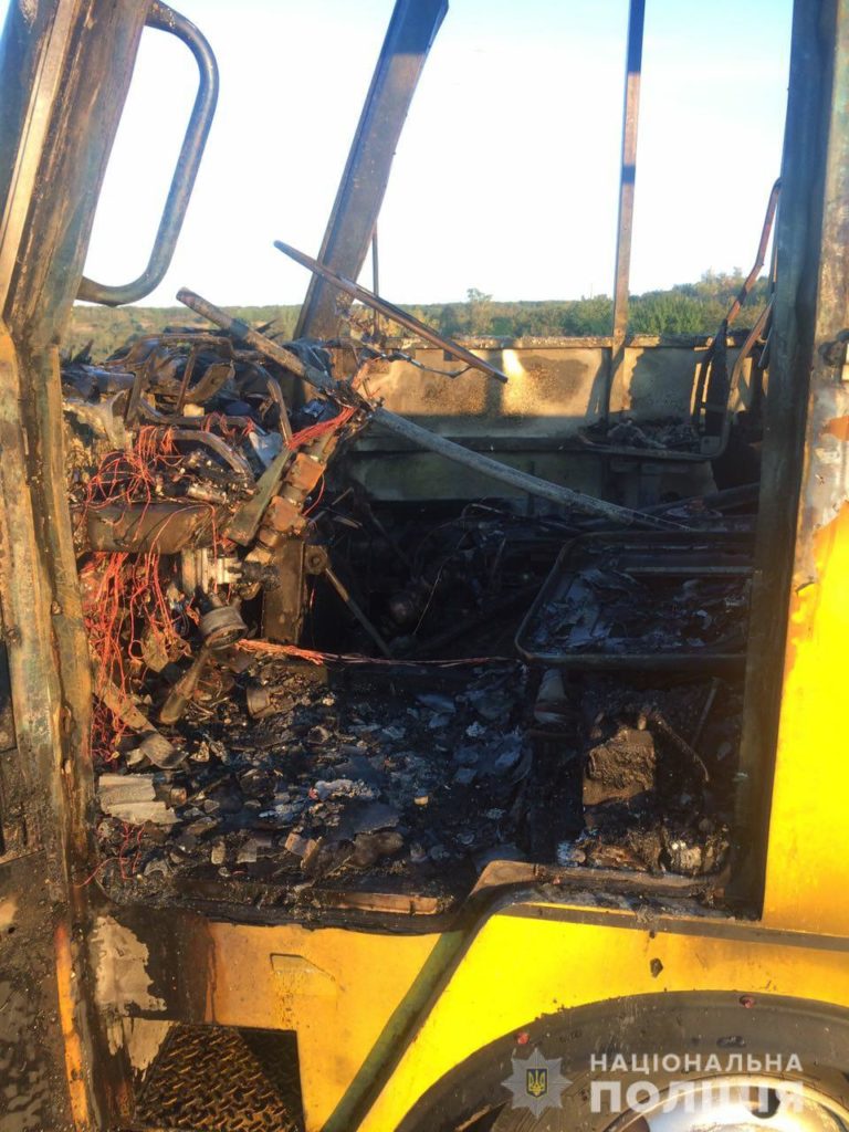 На Харьковщине полностью сгорел пассажирский автобус