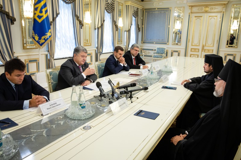 Почалась процедура надання автокефалії: патріарх Варфоломій передав листа Петру Порошенку