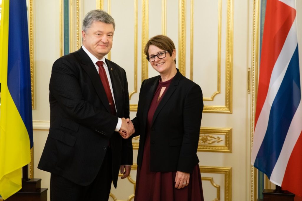 Порошенко обсудил с парламентариями Норвегии ситуацию на Донбассе и деоккупацию Крыма