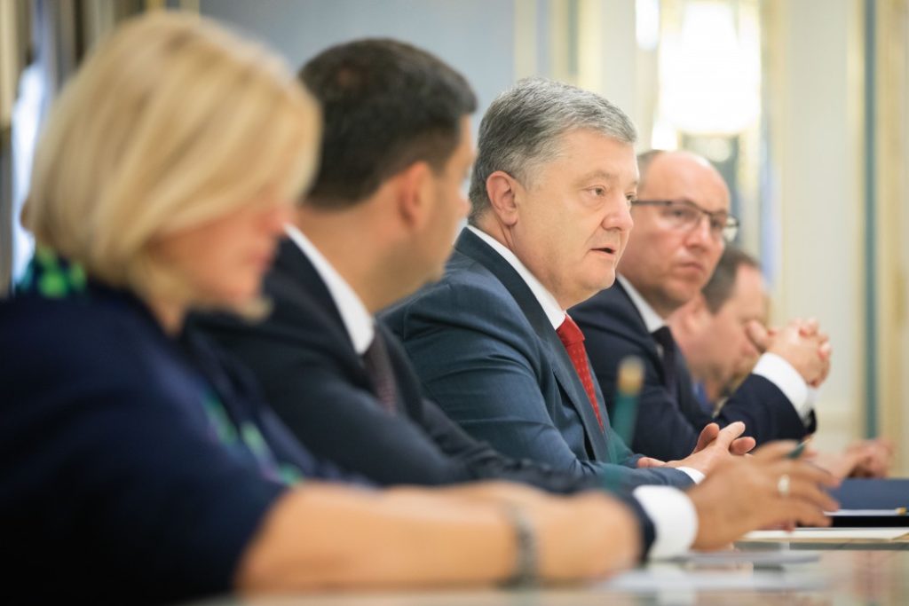Зустріч Петра Порошенка з головами парламентських фракцій щодо змін до Конституції. Всі подробиці “Прямого”