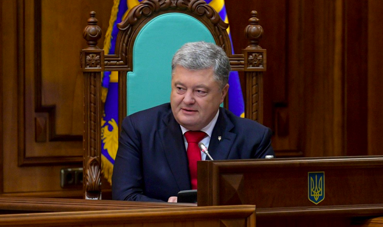 Церемонія складення присяги новопризначених суддів КСУ за участю Порошенка: відео “Прямого”