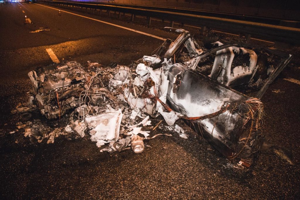 Audi сгорела дотла: в ДТП на Киевщине погибли два человека