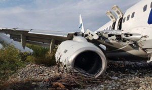 В Сочі Boeing 737 викотився в річку та загорівся: Перші фото відео та свідчення пасажирів