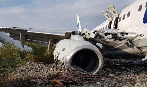 В Сочі Boeing 737 викотився в річку та загорівся: Перші фото відео та свідчення пасажирів