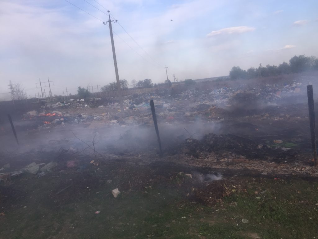 Под Житомиром горела мусорная свалка площадью 600 квадратных метров