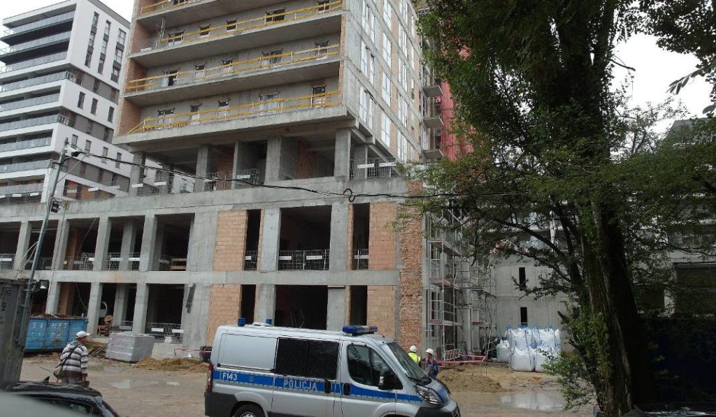 Упал с 15 этажа: в Польше погиб 28-летний украинец