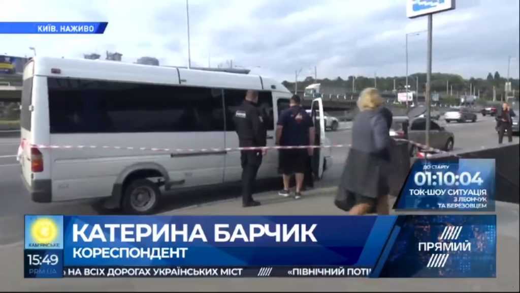 У Києві озброєні чоловіки захопили автобус з пасажирами: “Прямий” дізнався подробиці