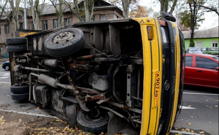 В окупованій Макіївці перекинувся пасажирський автобус: є постраждалі