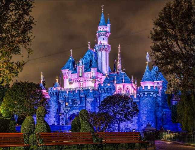 Привиди у Disneyland: віддані шанувальники лишаються у парку після смерті